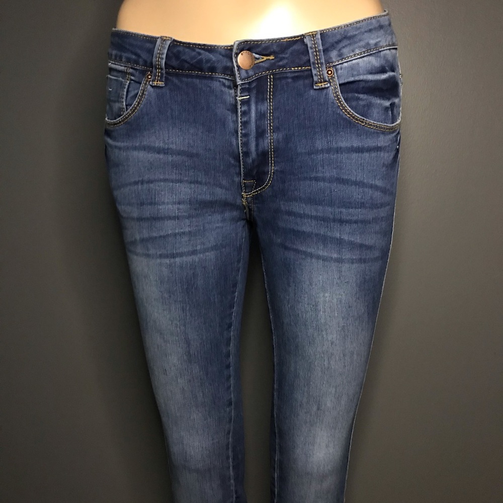 Encore Light wash skinny jeans size 7